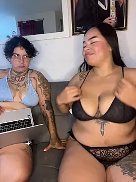 lunaa love online show from 06/12/26, 01:15