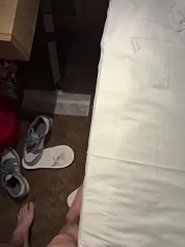 Snapshot of icemanhotwomen chatting on 03/28/26, 06:40 icemanhotwomen online show from 03/28/26, 06:40