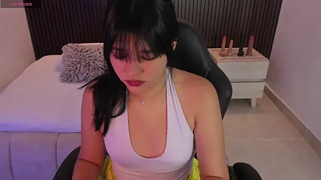 Snapshot of MILLYEVANS1 chatting on 04/11/26, 03:11 MILLYEVANS1 online show from 04/11/26, 03:11
