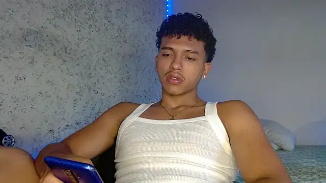 Snapshot of tonydesire_ chatting on 04/20/26, 07:59 tonydesire online show from 04/20/26, 07:59