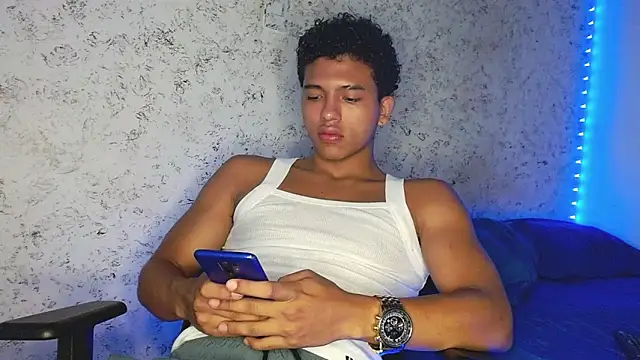 Snapshot of tonydesire_ chatting on 05/17/26, 11:45 tonydesire online show from 05/17/26, 11:45
