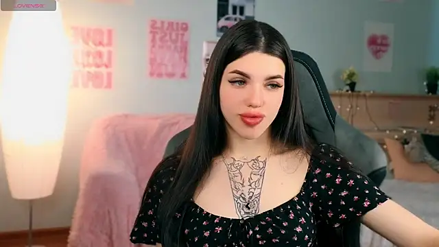 molly rettyy online show from 05/17/26, 04:21