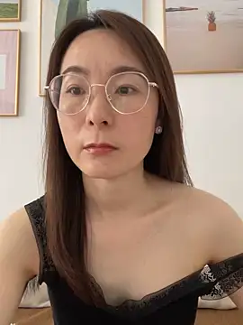 Snapshot of you-520 chatting on 06/05/26, 03:57 you-520 online show from 06/05/26, 03:57