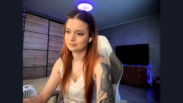 FoxyEmma online show from 05/05/26, 01:41
