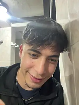Snapshot of nico_herrera__ chatting on 06/10/26, 01:17 nico herrera online show from 06/10/26, 01:17