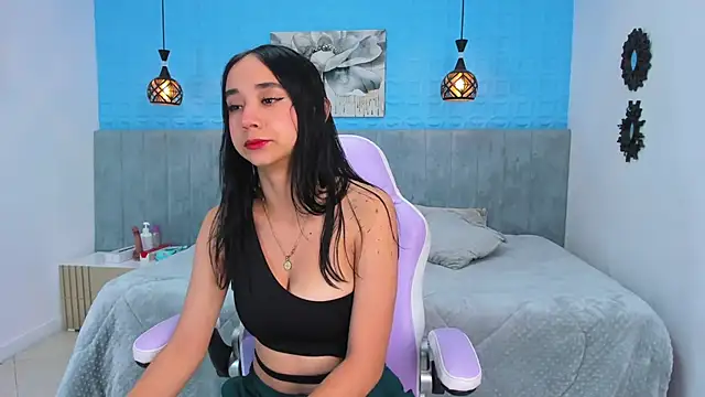 Snapshot of anny_little_01 chatting on 05/15/26, 03:35 anny little 01 online show from 05/15/26, 03:35