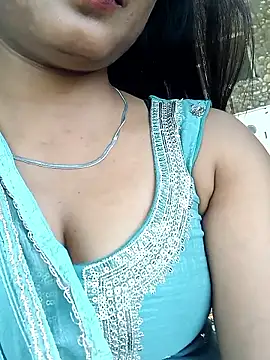 Snapshot of priyahot2001 chatting on 04/20/26, 05:21 priyahot2001 online show from 04/20/26, 05:21