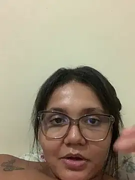 Snapshot of viviboraaaa chatting on 04/13/26, 03:34 viviboraaaa online show from 04/13/26, 03:34