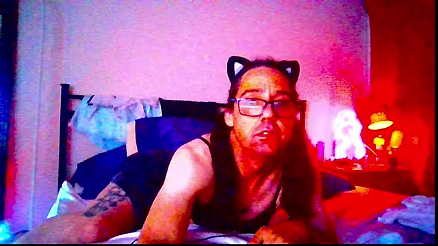 Snapshot of courtney1982 chatting on 04/06/26, 04:30 courtney1982 online show from 04/06/26, 04:30