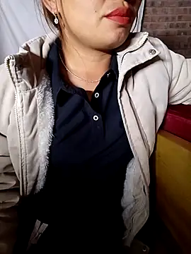 Snapshot of cat-kat chatting on 04/24/26, 01:57 cat-kat online show from 04/24/26, 01:57