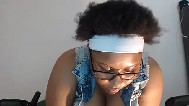 xxZoeyx online show from 02/04/25, 12:22