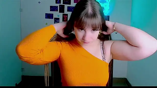 Snapshot of Tiffani_Angel chatting on 05/05/26, 05:37 Tiffani Angel online show from 05/05/26, 05:37