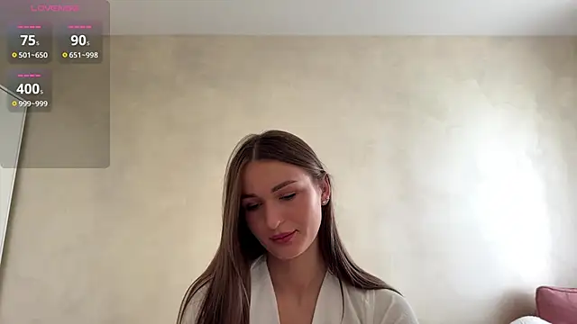 Snapshot of HallieHollo chatting on 06/27/26, 12:10 HallieHollo online show from 06/27/26, 12:10