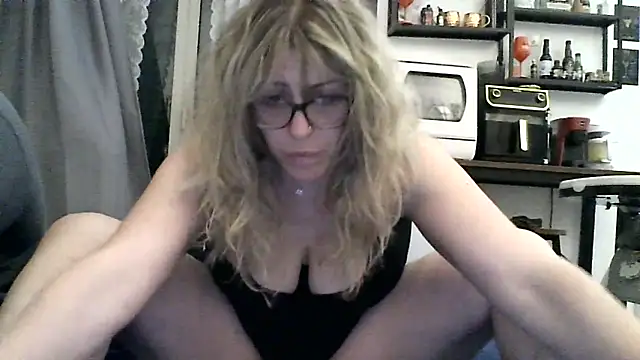 Snapshot of Ginny32 chatting on 04/26/26, 09:45 Ginny32 online show from 04/26/26, 09:45