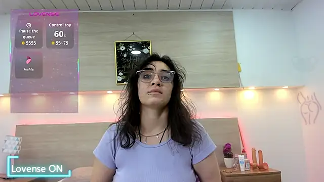 Snapshot of Ellaa_honey chatting on 04/11/26, 12:53 Ellaa honey online show from 04/11/26, 12:53