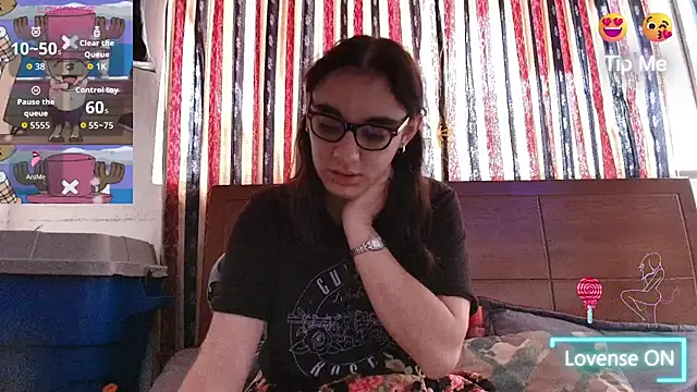 Snapshot of Ellaa_honey chatting on 06/26/26, 01:37 Ellaa honey online show from 06/26/26, 01:37