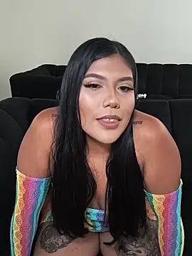 Snapshot of aleenavarro chatting on 06/18/26, 10:25 aleenavarro online show from 06/18/26, 10:25