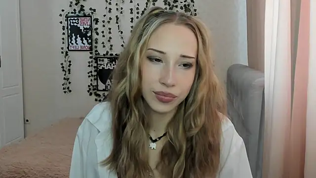 Snapshot of Emmarayder chatting on 04/29/26, 10:30 Emmarayder online show from 04/29/26, 10:30