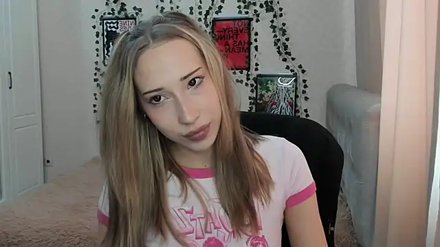 Snapshot of Emmarayder chatting on 05/04/26, 11:06 Emmarayder online show from 05/04/26, 11:06