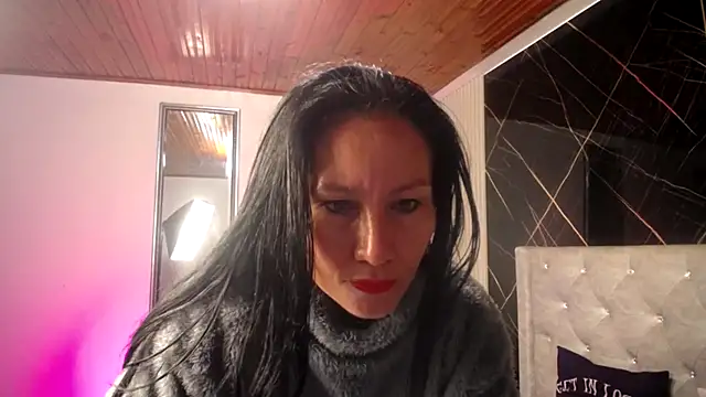 Snapshot of valeriiaa_b chatting on 04/18/26, 11:36 valeriiaa b online show from 04/18/26, 11:36