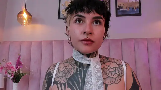 Luana fiore online show from 04/01/26, 01:41