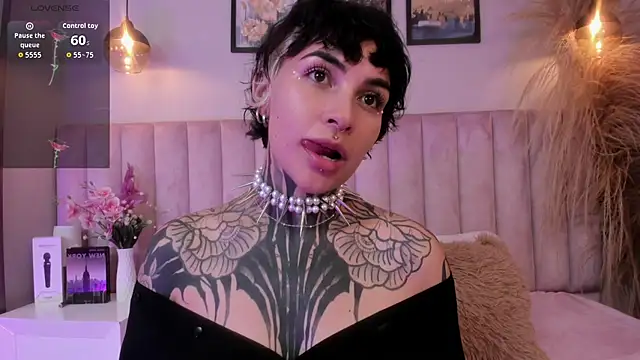 Luana fiore online show from 04/05/26, 12:24