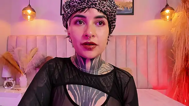 Luana fiore online show from 05/11/26, 12:22
