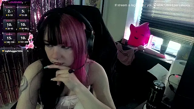 Snapshot of CutieTracer chatting on 04/28/26, 10:20 CutieTracer online show from 04/28/26, 10:20