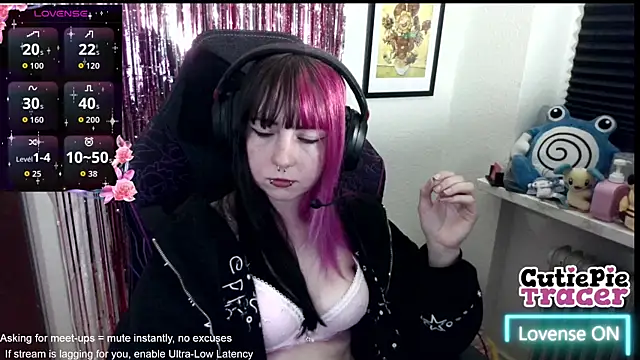 Snapshot of CutieTracer chatting on 05/17/26, 07:54 CutieTracer online show from 05/17/26, 07:54