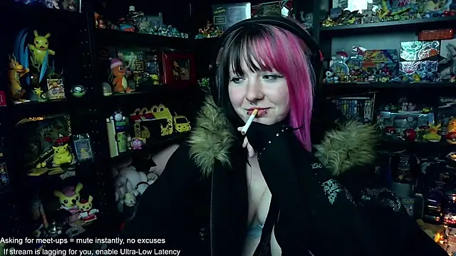 Snapshot of CutieTracer chatting on 06/11/26, 12:32 CutieTracer online show from 06/11/26, 12:32