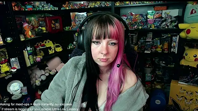 Snapshot of CutieTracer chatting on 06/16/26, 01:47 CutieTracer online show from 06/16/26, 01:47
