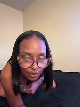 Snapshot of Obeythedoll chatting on 04/01/26, 01:06 Obeythedoll online show from 04/01/26, 01:06