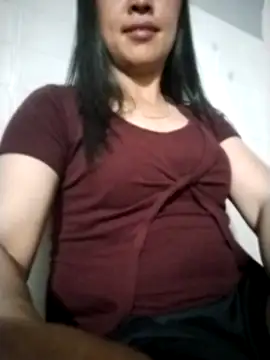 Snapshot of Lisa-aa chatting on 05/04/26, 01:29 Lisa-aa online show from 05/04/26, 01:29