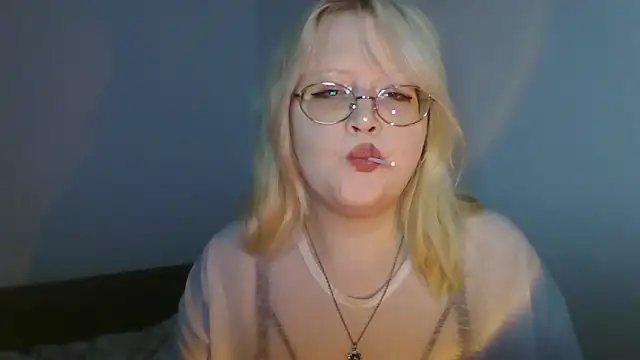 Snapshot of Elayne_Sweet chatting on 06/18/26, 06:02 Elayne Sweet online show from 06/18/26, 06:02