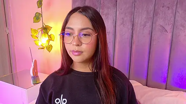 Snapshot of angelicaa_garcia chatting on 05/29/26, 11:19 angelicaa garcia online show from 05/29/26, 11:19