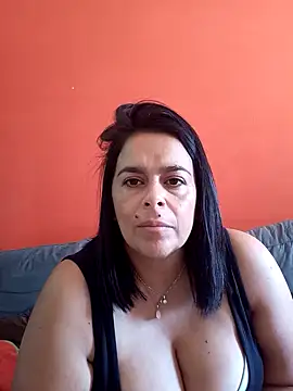 lucianamorocha online show from 05/11/26, 04:04