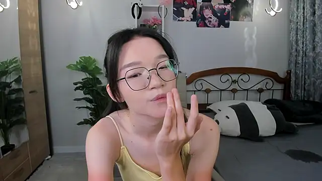 Snapshot of syuri_sun chatting on 07/16/26, 05:19 syuri sun online show from 07/16/26, 05:19