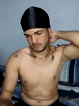 Snapshot of Nicolas_Moncadas chatting on 04/18/26, 05:17 Nicolas Moncadas online show from 04/18/26, 05:17
