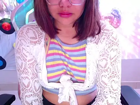 Snapshot of Elfi_333 chatting on 04/04/26, 12:57 Elfi 333 online show from 04/04/26, 12:57