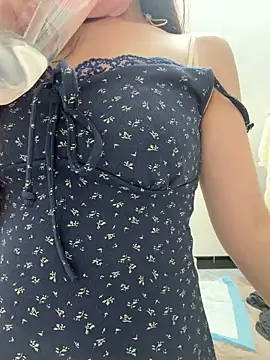 Snapshot of Xiaoyunduo1 chatting on 04/10/26, 04:23 Xiaoyunduo1 online show from 04/10/26, 04:23