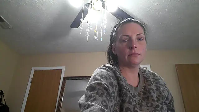 Snapshot of taylorsunshine chatting on 04/05/26, 03:53 taylorsunshine online show from 04/05/26, 03:53