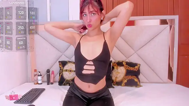 Snapshot of lili_blaze chatting on 04/28/26, 12:54 lili blaze online show from 04/28/26, 12:54