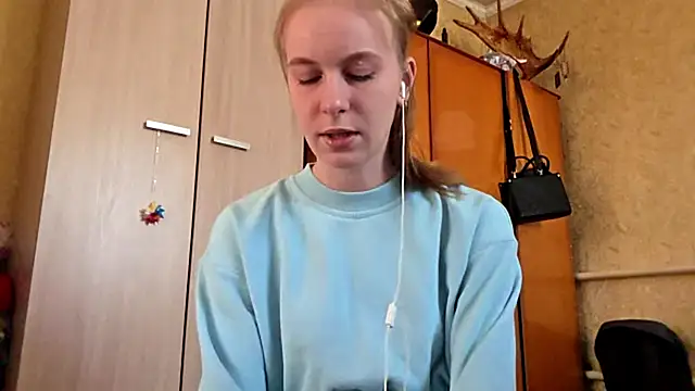 Snapshot of DonnaKuc chatting on 04/01/26, 06:14 DonnaKuc online show from 04/01/26, 06:14