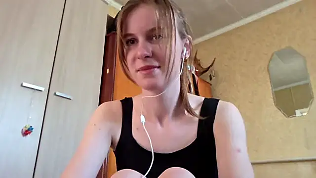 Snapshot of DonnaKuc chatting on 04/03/26, 06:11 DonnaKuc online show from 04/03/26, 06:11