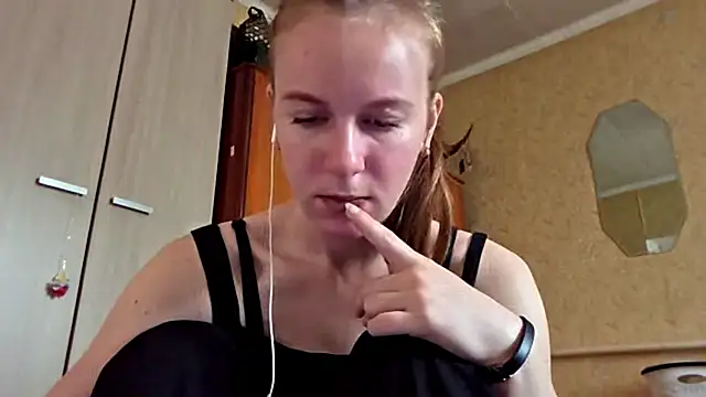 Snapshot of DonnaKuc chatting on 04/08/26, 06:13 DonnaKuc online show from 04/08/26, 06:13