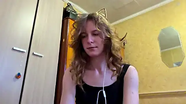 Snapshot of DonnaKuc chatting on 04/13/26, 06:08 DonnaKuc online show from 04/13/26, 06:08