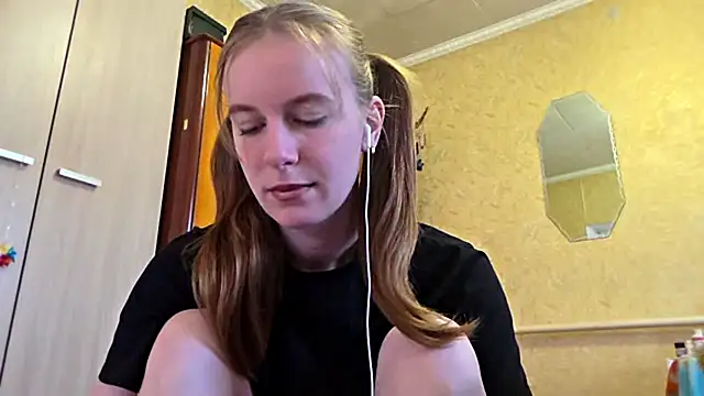 Snapshot of DonnaKuc chatting on 04/23/26, 06:14 DonnaKuc online show from 04/23/26, 06:14