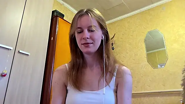 Snapshot of DonnaKuc chatting on 04/25/26, 06:16 DonnaKuc online show from 04/25/26, 06:16