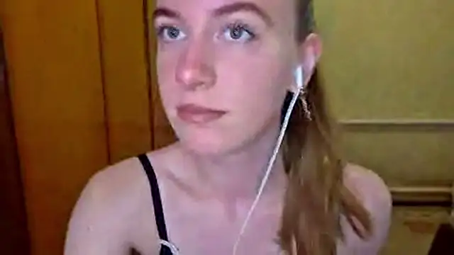 Snapshot of DonnaKuc chatting on 05/06/26, 06:08 DonnaKuc online show from 05/06/26, 06:08