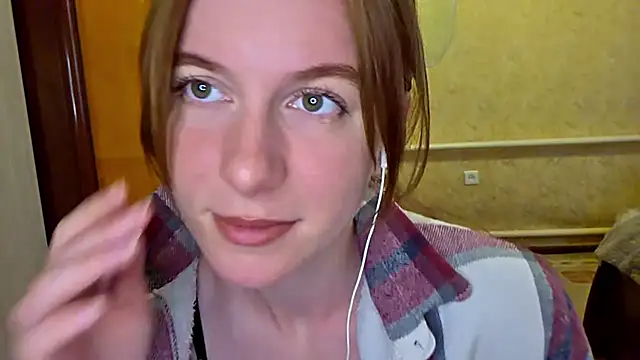 Snapshot of DonnaKuc chatting on 05/10/26, 06:07 DonnaKuc online show from 05/10/26, 06:07
